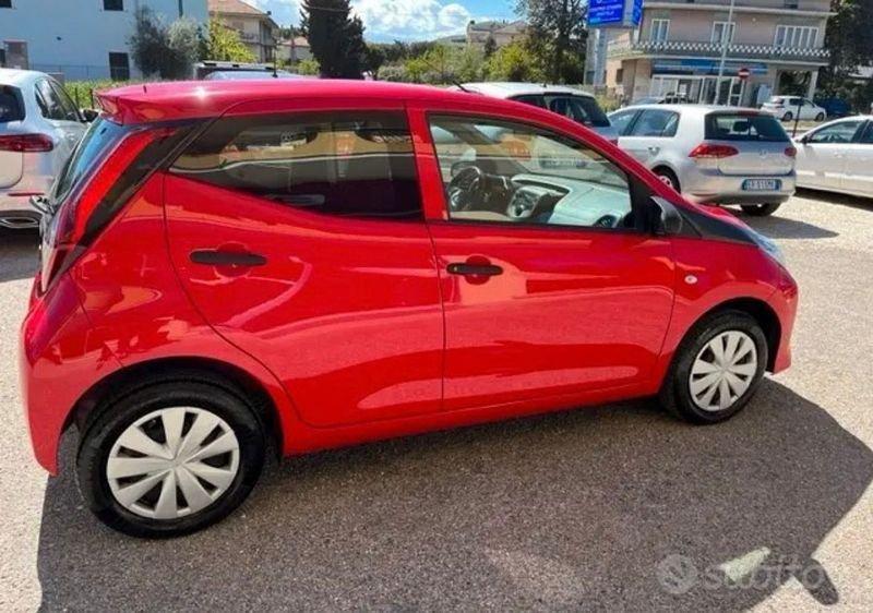 Toyota Aygo Aygo 5p 1.0 x-clusiv red pack m-mt 72cv