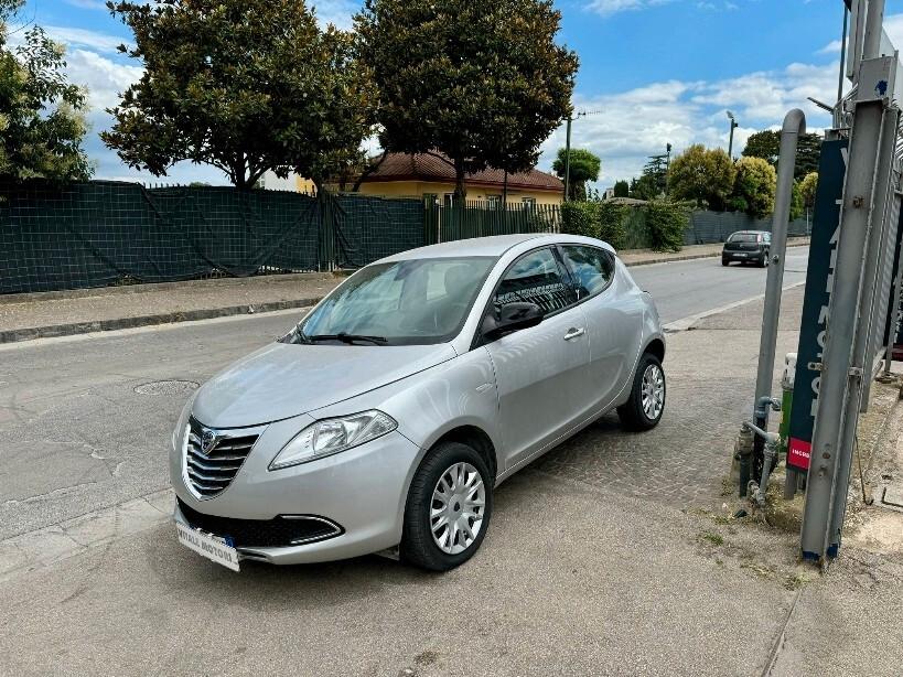 Lancia Ypsilon 0.9 TwinAir 85 CV Ecochic Gold