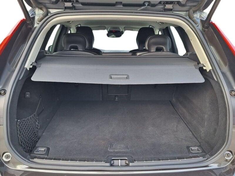 Volvo XC60 B4 197+14 CV AWD Automatica NAVI LED Momentum Pro