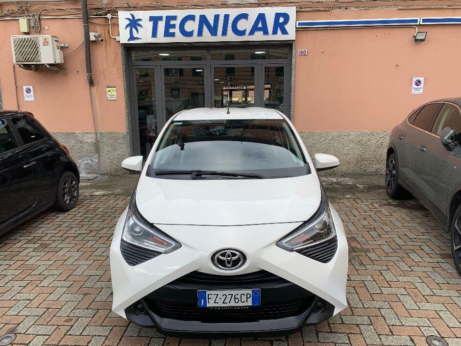 Toyota Aygo Connect 1.0 VVT-i 72 CV 5 porte x-clusiv