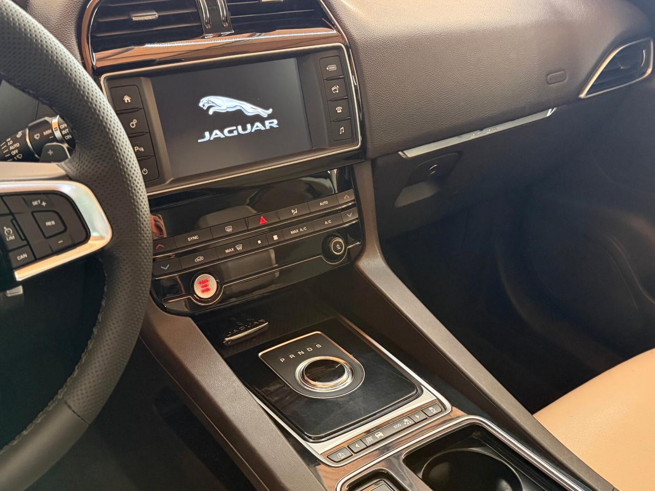 Jaguar F-Pace 2.0 D 180 CV - 24 MESI DI GARANZIA