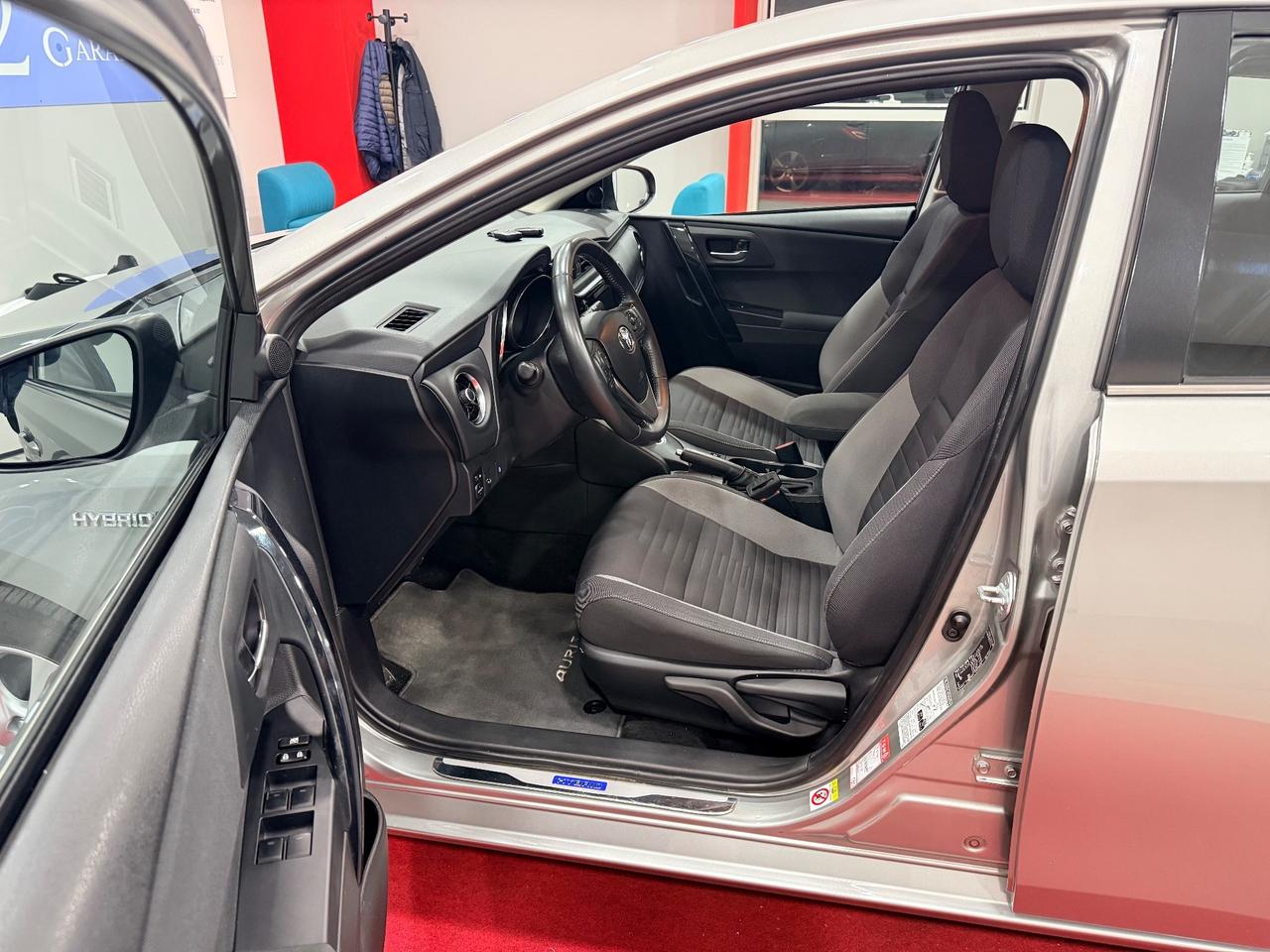 Toyota Auris 1.8 Hybrid Lounge