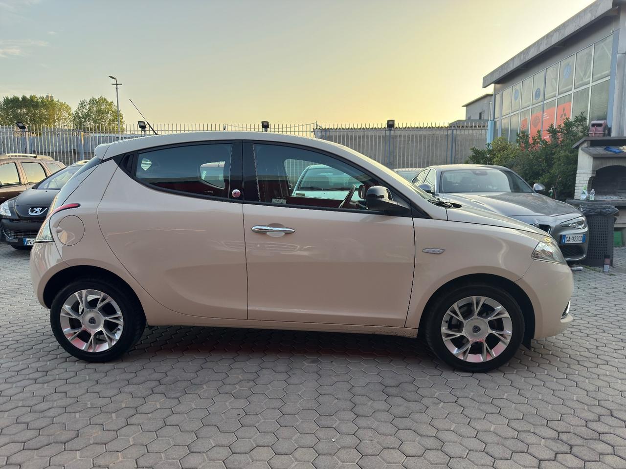 Lancia Ypsilon ADATTA A NEOPATENTATI 1.2 69 CV 5 porte GPL Ecochic Silver