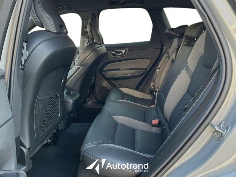 Volvo XC60 B5 250+14 CV AWD Automatica Mild Hybrid Plus Dark