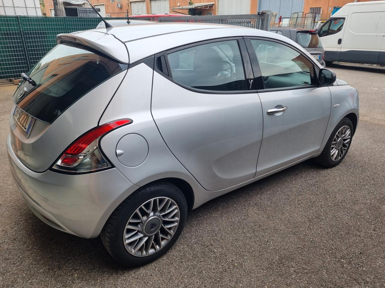Lancia Ypsilon 1.2 69 CV 5 porte S&S Platinum unica proprietaria