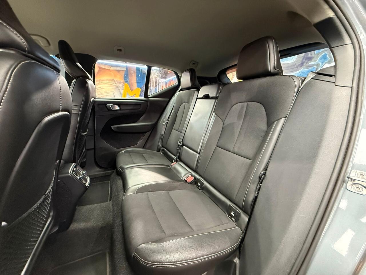 Volvo XC40 D3 AWD Geartronic R-DESING (137)