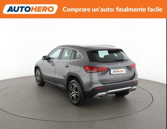 MERCEDES-BENZ GLA 200 d Automatic Sport