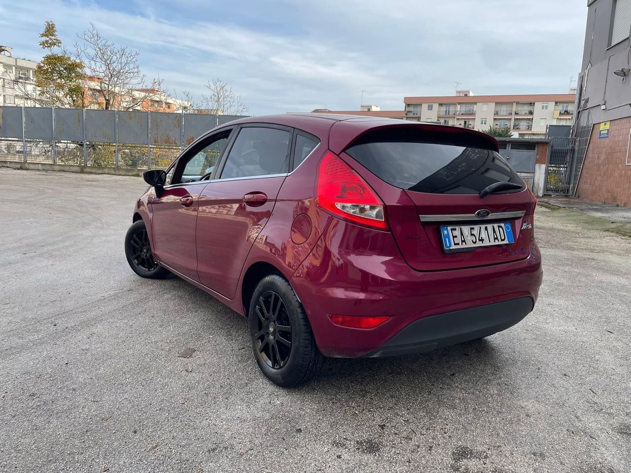 Ford Fiesta 1.4 5 porte Bz.- GPL Titanium IN PERFETTE CONDIZIONI