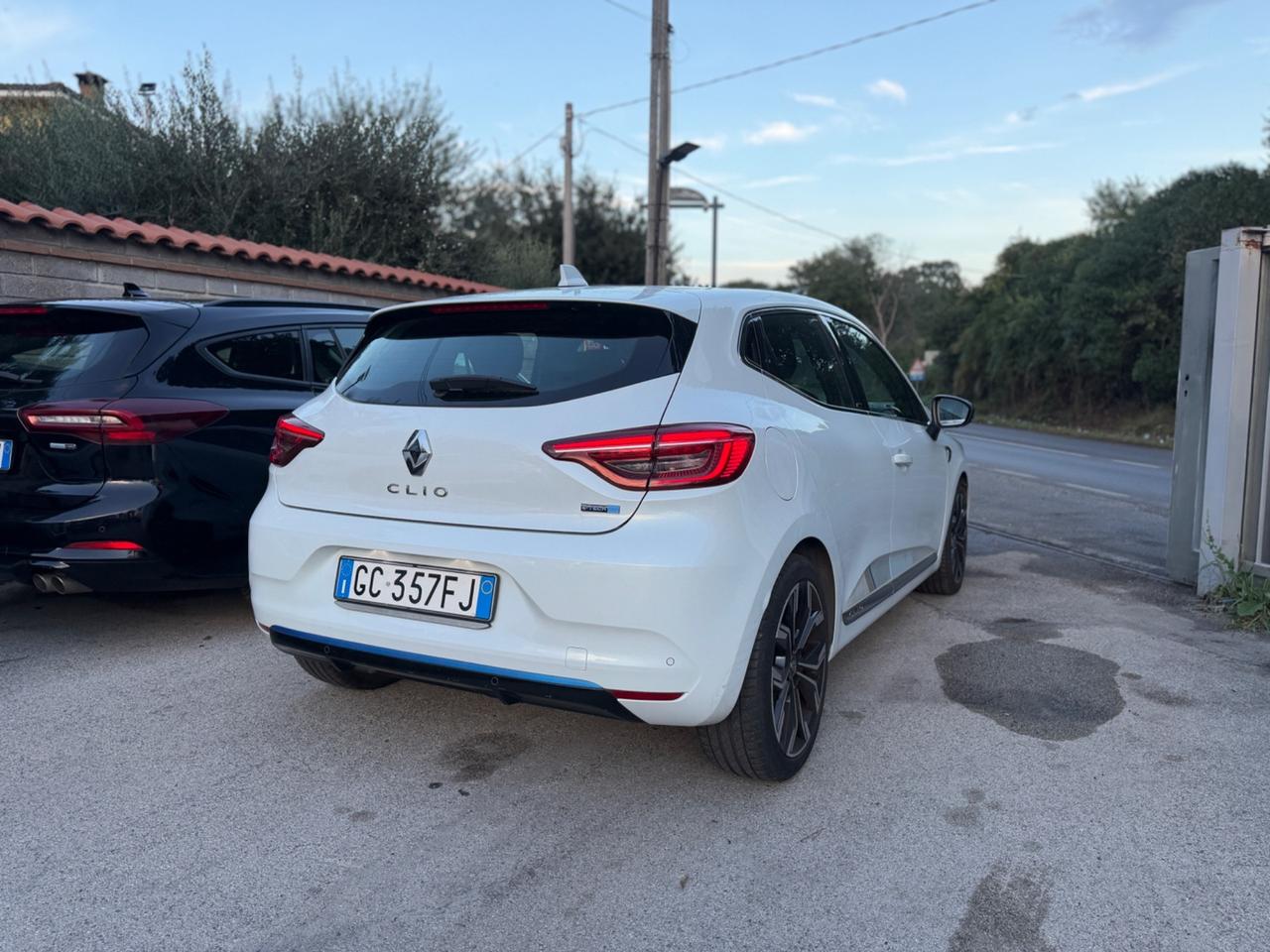 Renault Clio Full Hybrid E-Tech 140 CV 5 porte Initiale Paris