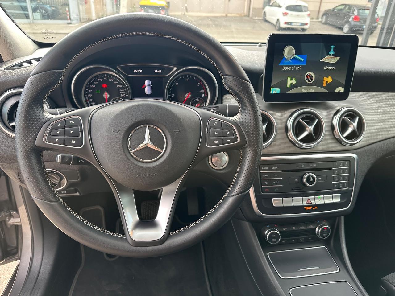 Mercedes-benz GLA 200 d Premium