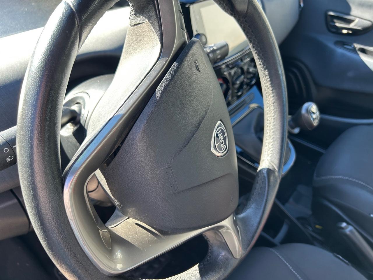 Lancia Ypsilon 1.0 FireFly 5 porte S&S Hybrid Ecochic Gold