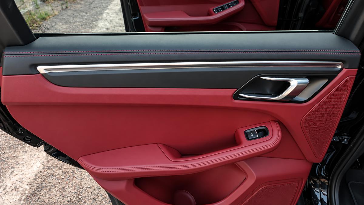 PORSCHE - Macan T