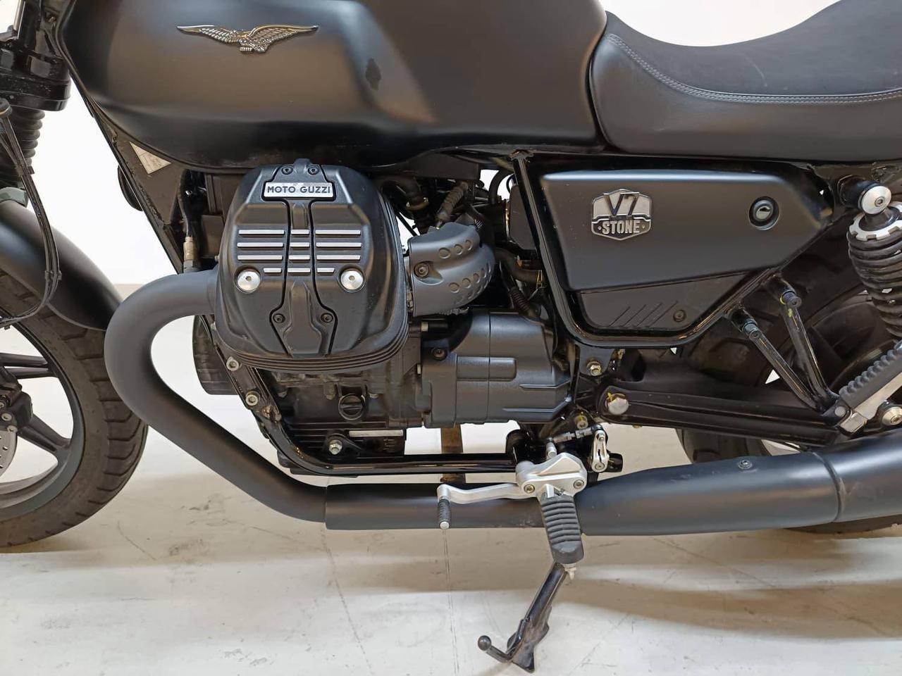 MOTO GUZZI V7 850 Stone