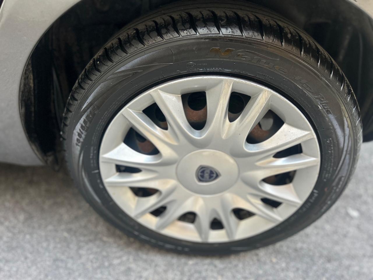 Lancia Ypsilon 1.2 69 CV 5 porte Platinum