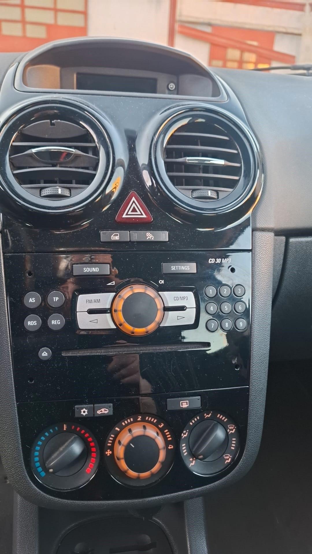 Opel Corsa 1.2 80CV 5 porte GPL-TECH Edition