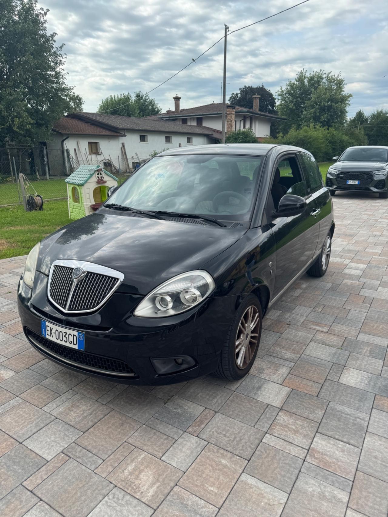 Lancia Ypsilon 1.2 69cv neopatentati