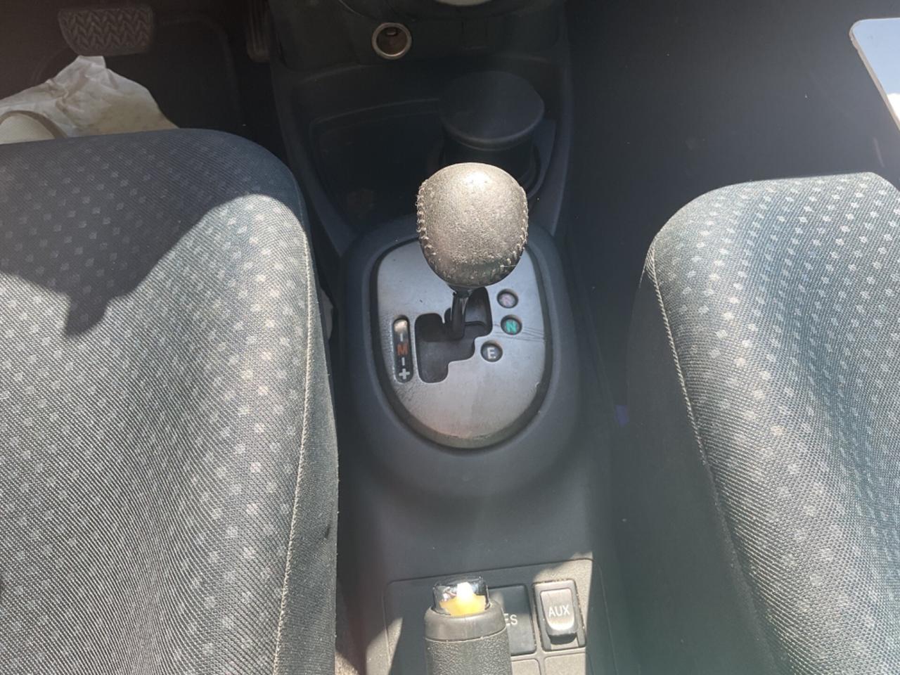 Toyota Yaris 1.3 5 port. OK NEOP. CAMBIO AUT.