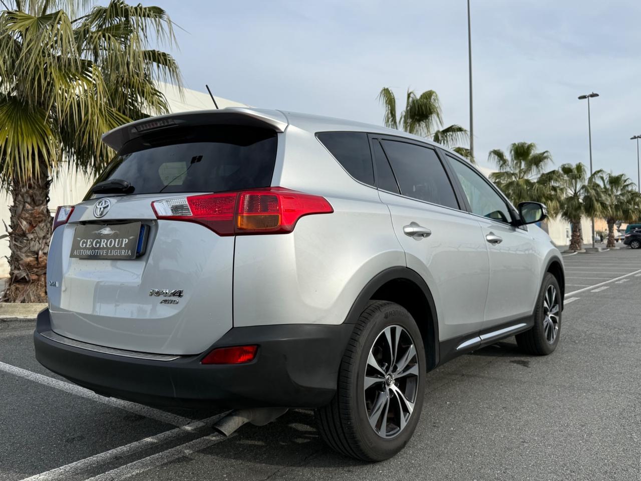 Toyota RAV 4 RAV4 2.0 D-4D 4WD Lounge-4X4-PERMUTABILE