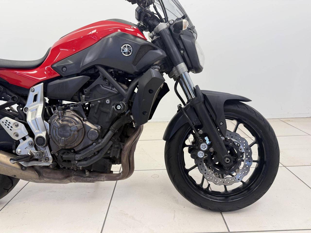 YAMAHA MT-07 690