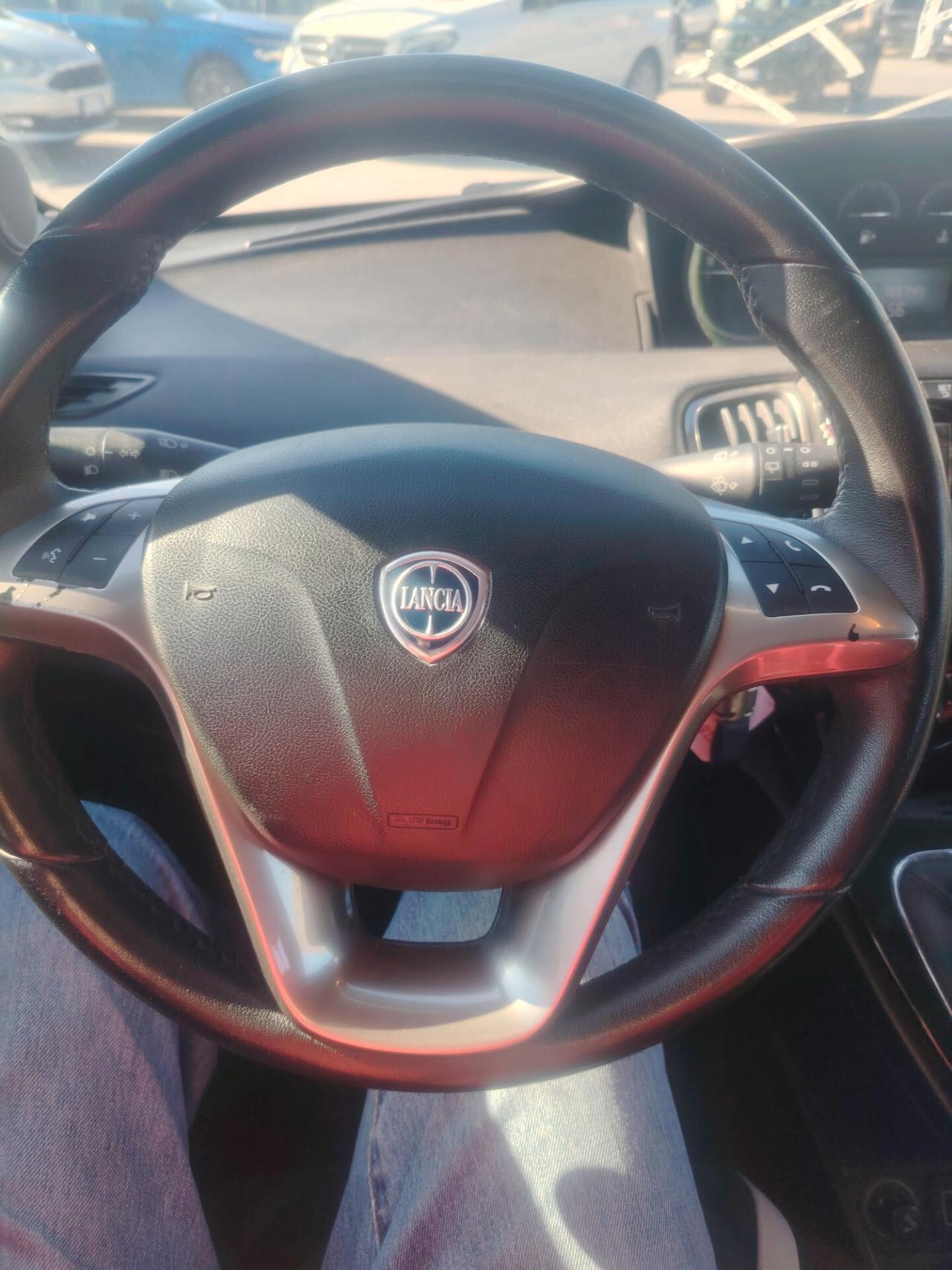 Lancia Ypsilon 1.2 69 CV 5 porte Platinum