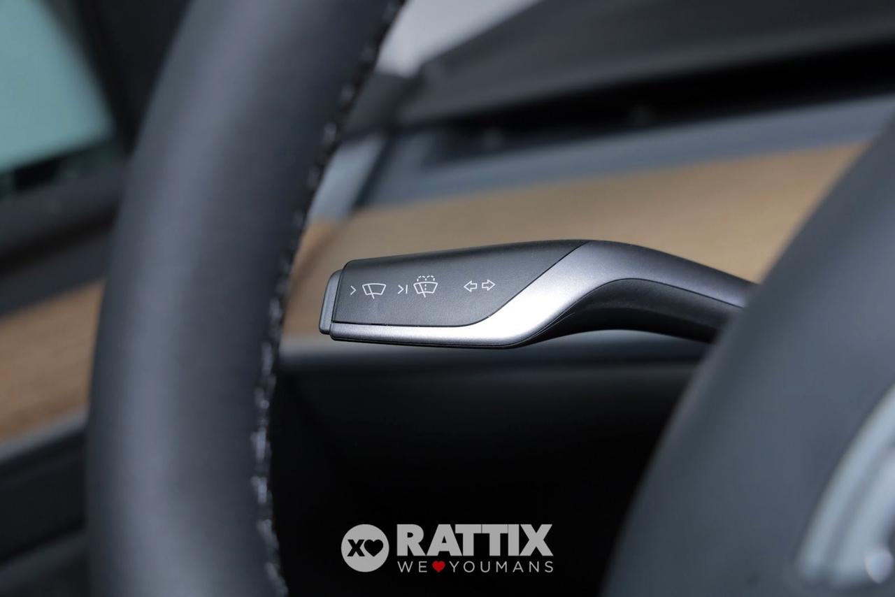 Tesla Model Y motore elettrico 153kW Long Range Dual Motor AWD + tetto panoramico