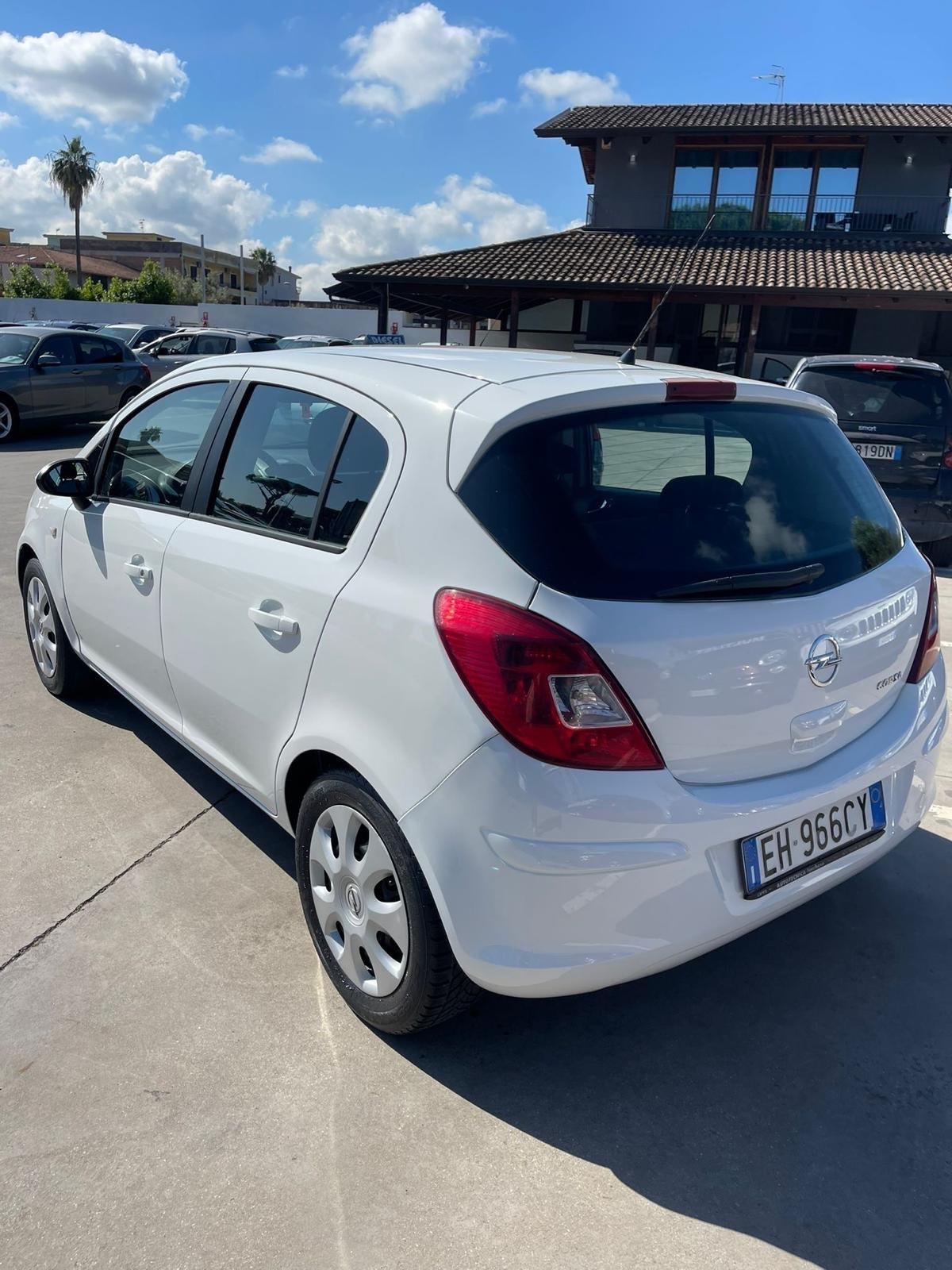 Opel Corsa 1.2 5 porte Cosmo