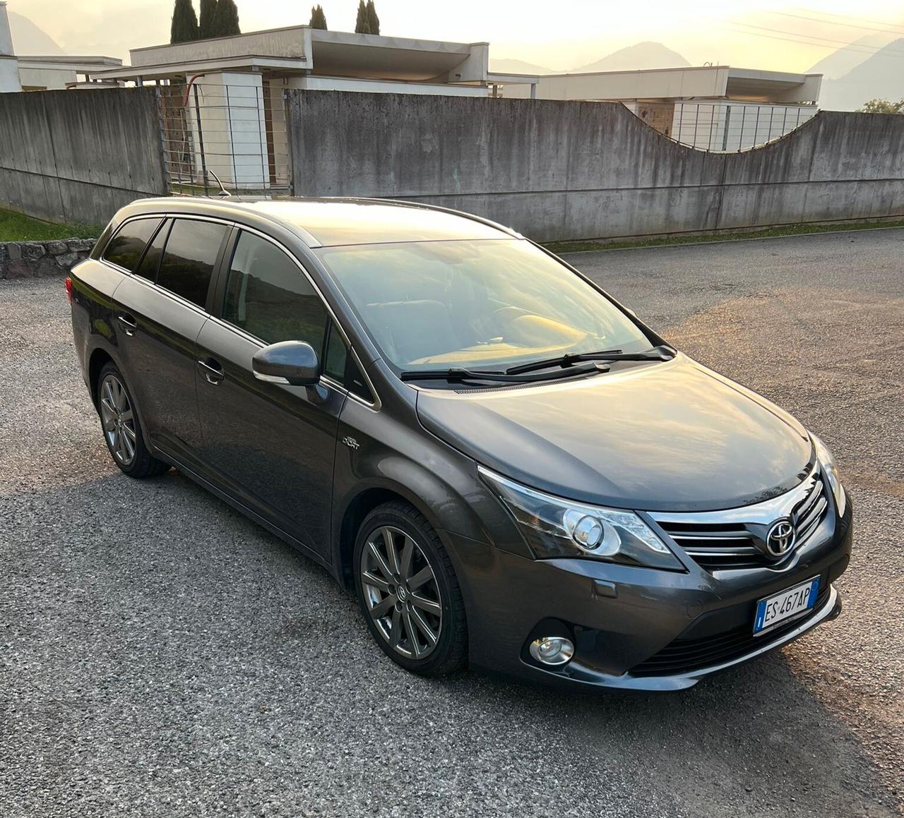 Toyota Avensis 2.2 D-Cat aut. Wagon Style Safety
