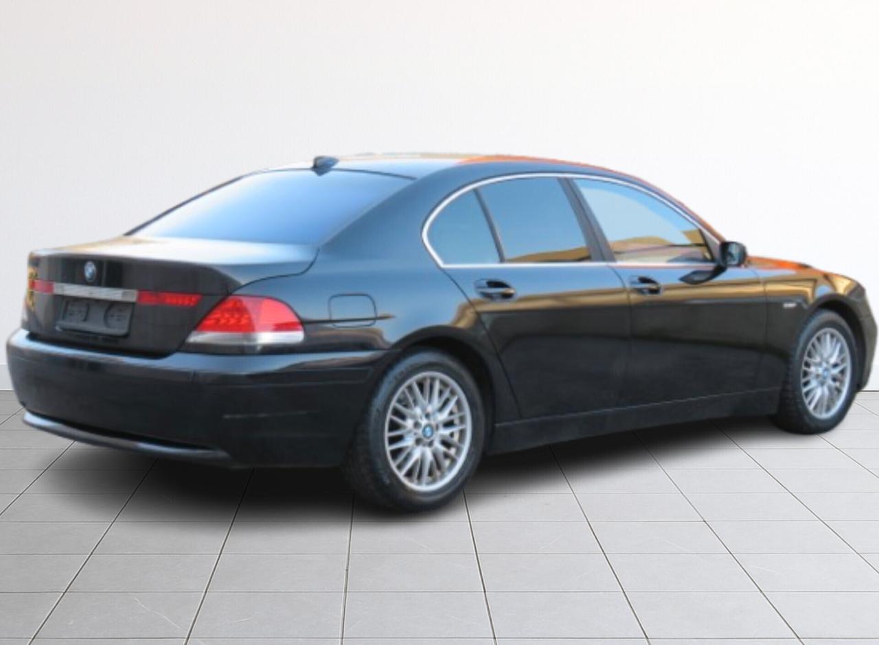 BMW 745i