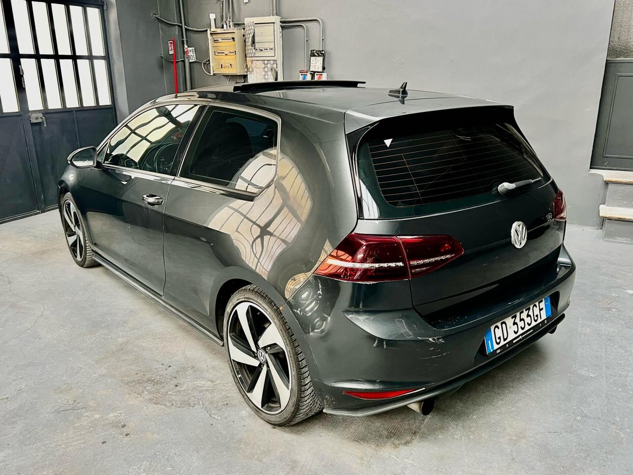Volkswagen Golf GTI Golf GTI Performance 2.0 TSI 3p. fender edition