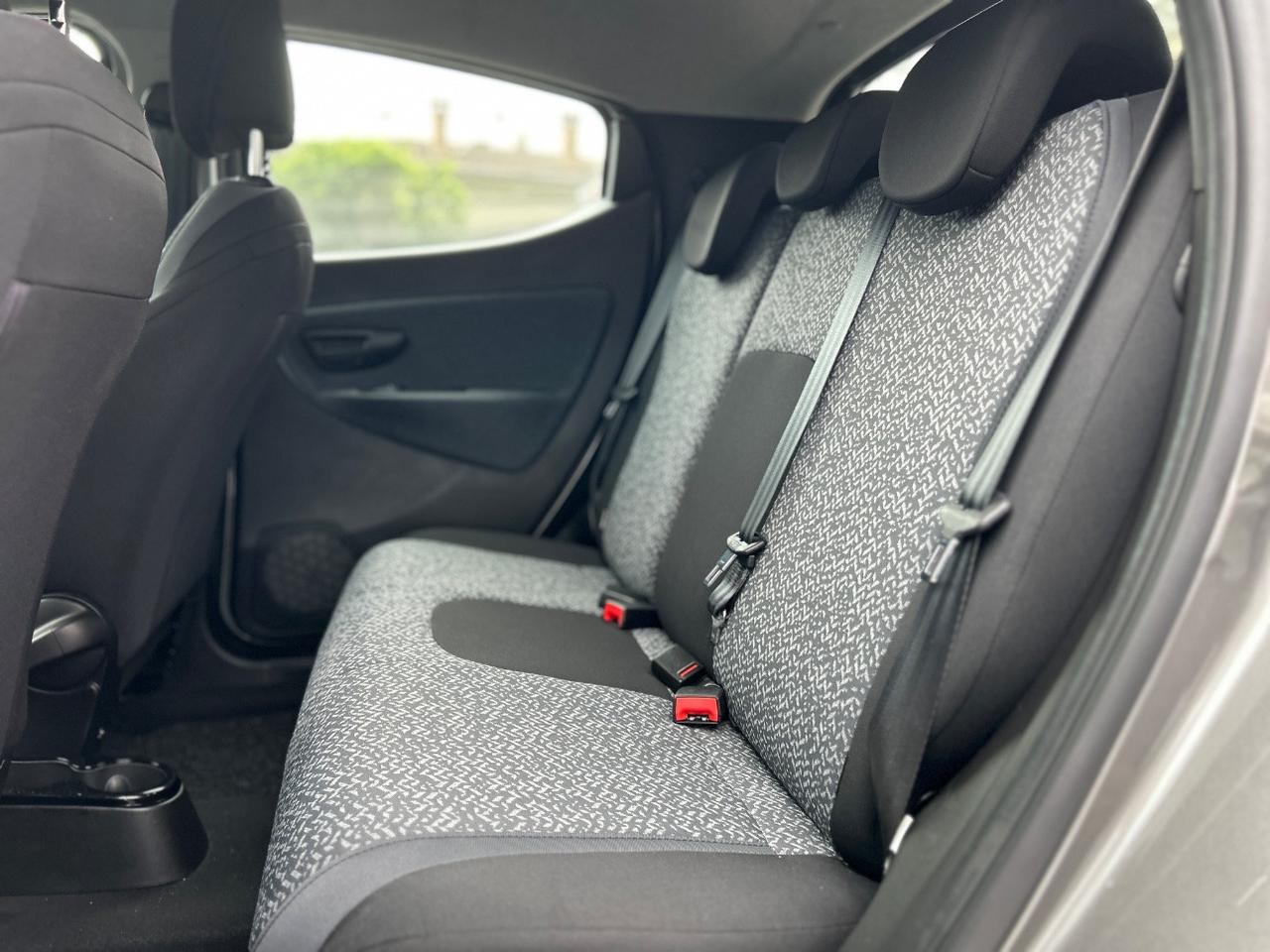 Lancia Ypsilon 1.0 firefly hybrid Silver Plus s&s 70cv