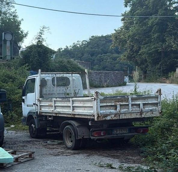 3 Nissan Cabstar ribaltabile non funzionante per operatori del settore