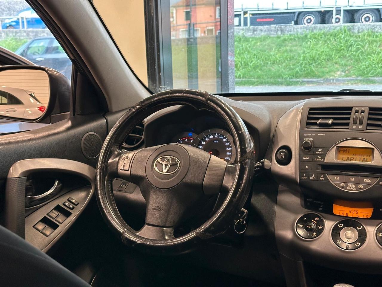Toyota RAV4 2.2 D-4D 136 CV Luxury