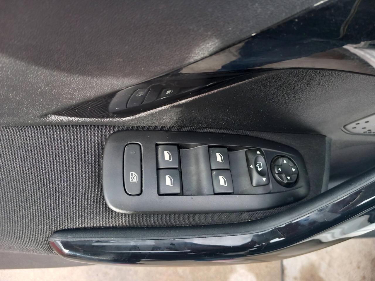 Peugeot 208 PureTech 82 5p. GPL Allure FULL OPTIONAL TENUTA PARI AL NUOVO NAVI SENSORI XENO LED