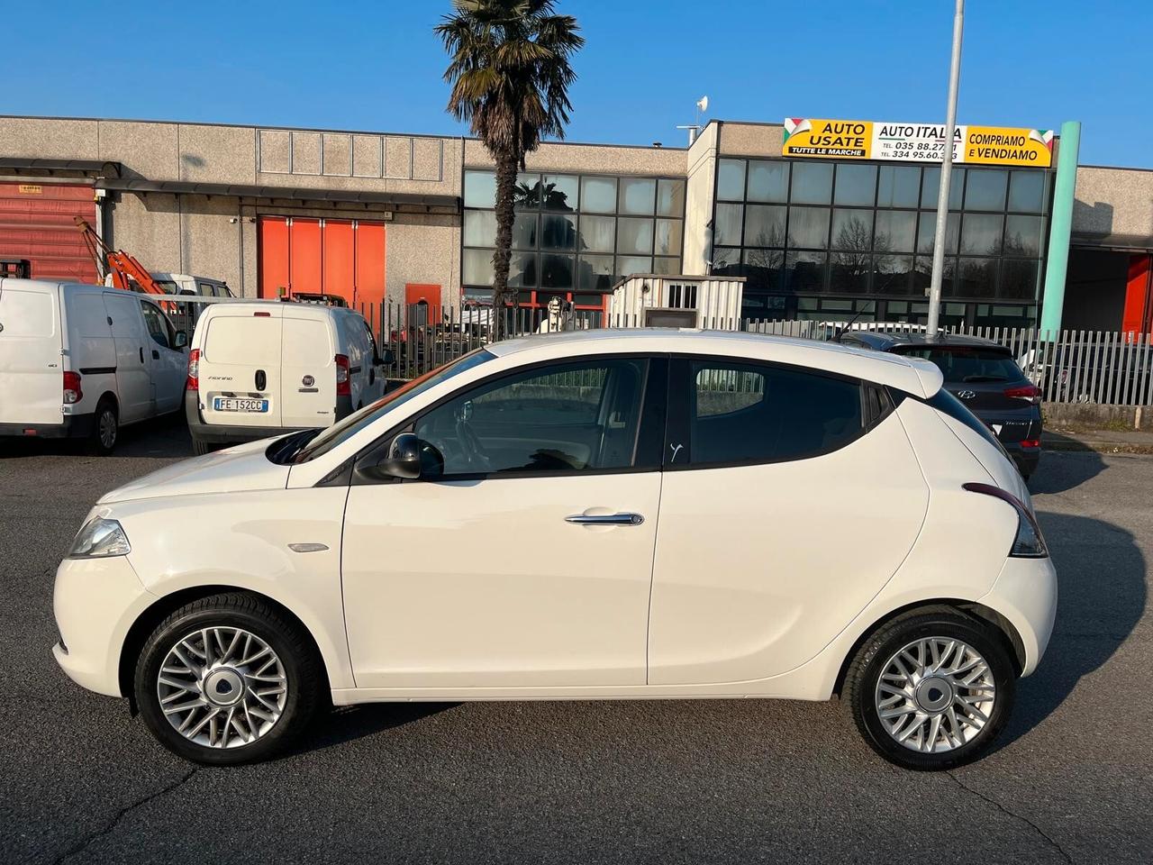 Lancia Ypsilon 1.2 69 CV 5p **NEOPATENTATI**