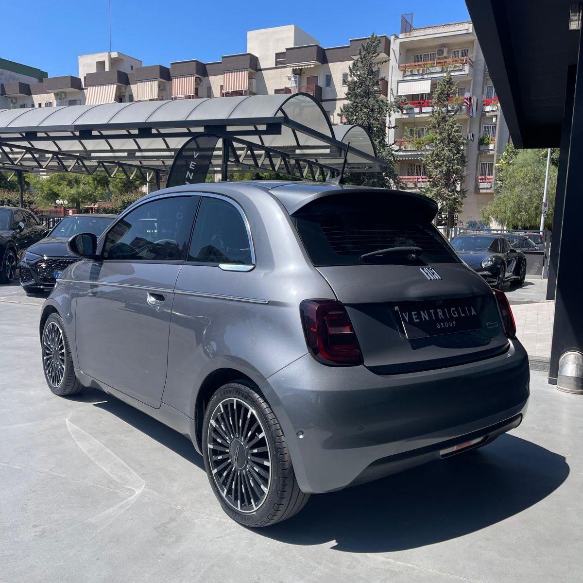FIAT - 500 E - 500 La Prima Berlina