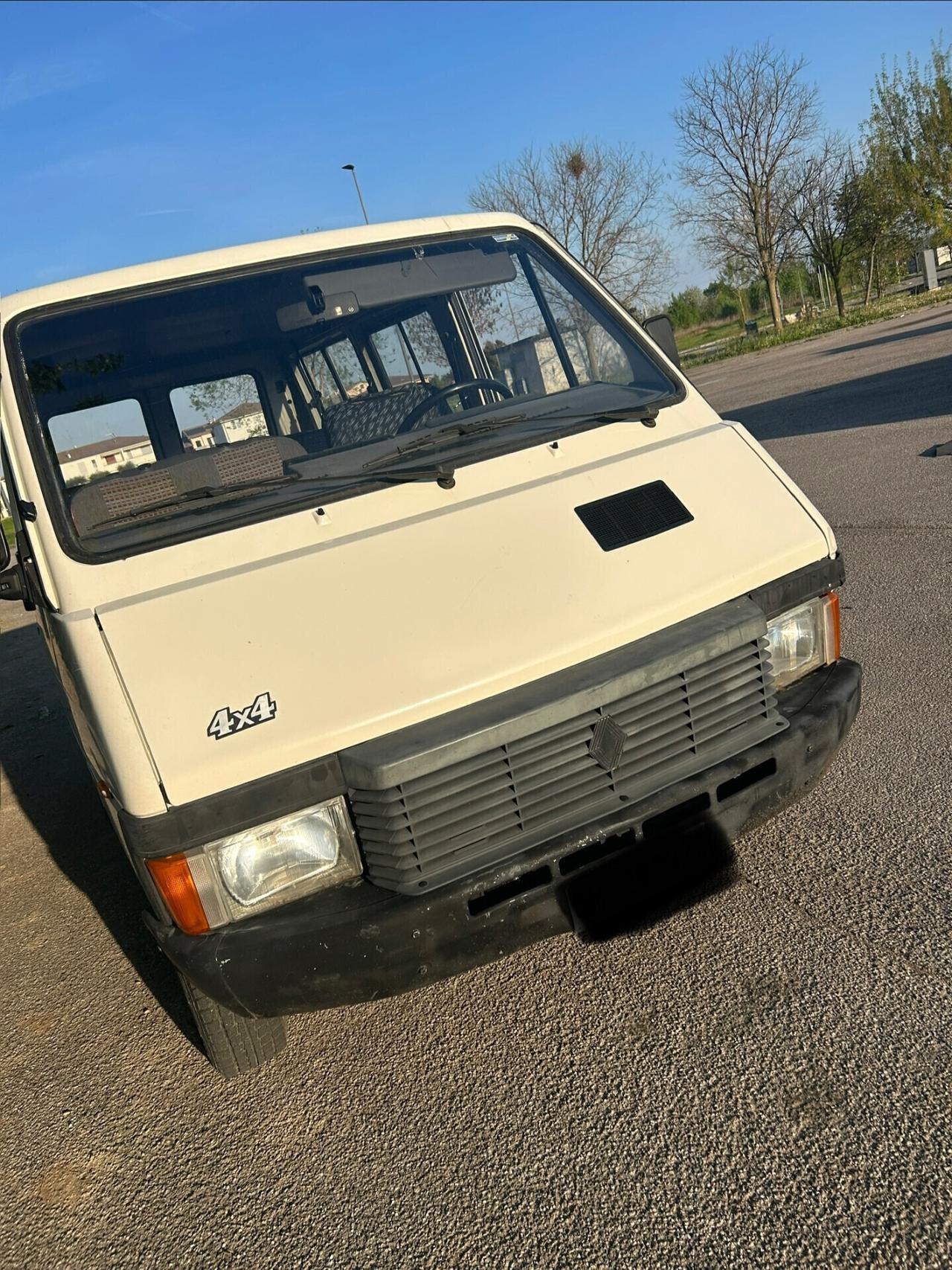 Renault Trafic furgone 4x4 posti 9