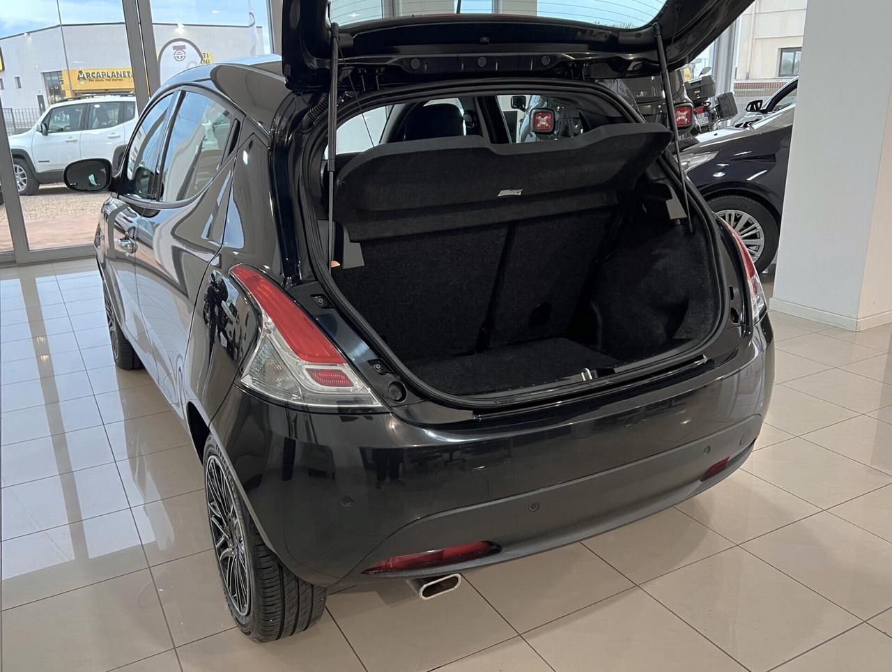 Lancia Ypsilon 1.0 Hybrid Gold 2023