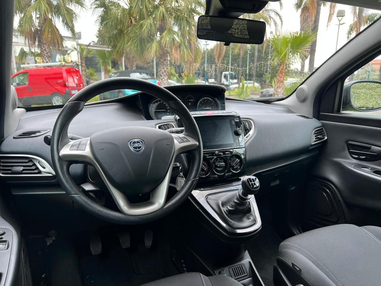 Lancia Ypsilon 1.0 FireFly 5 porte S&S Hybrid Gold