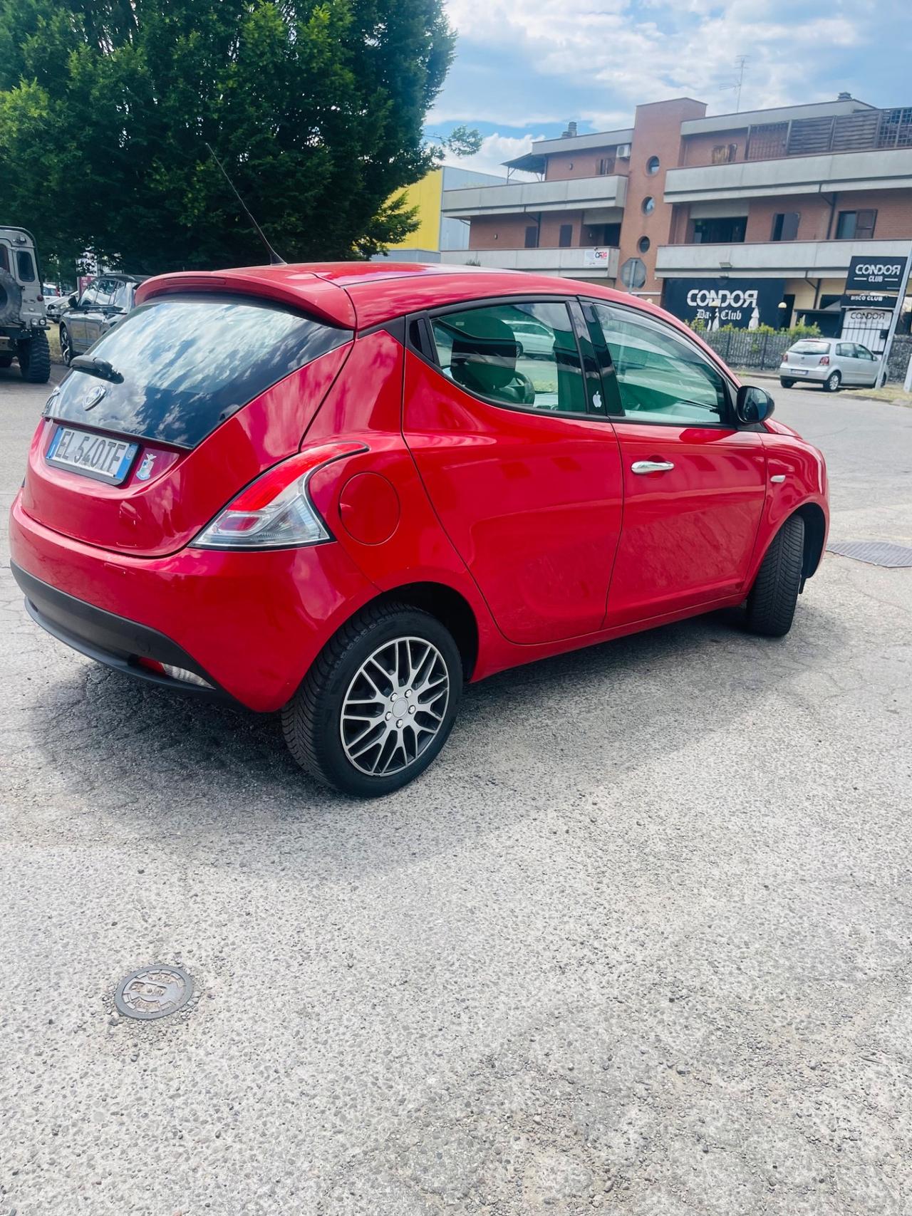 Lancia Ypsilon 1.2 69 CV 5 porte GPL Ecochic Silver