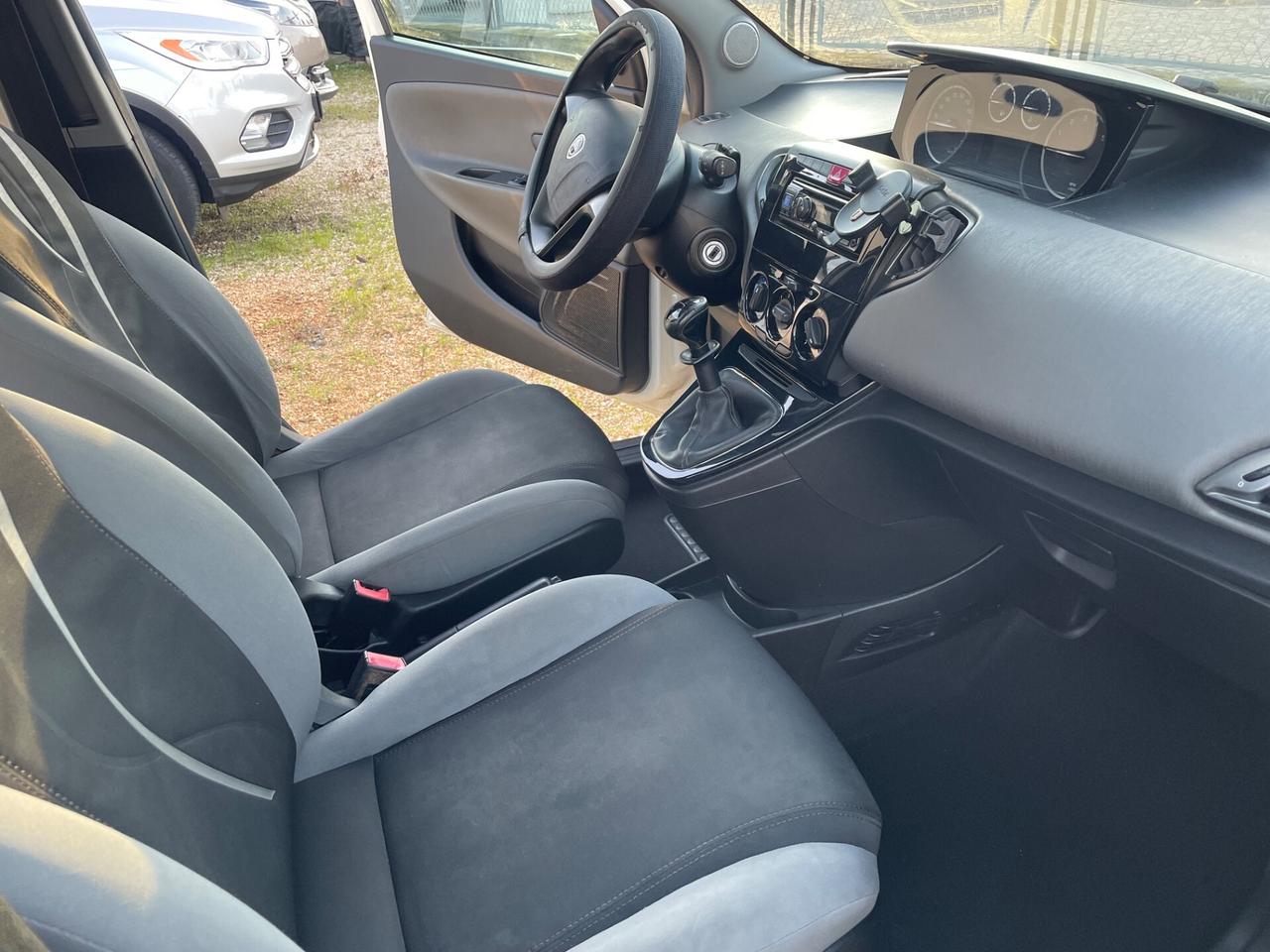 Lancia Ypsilon 1.2 69 CV 5 porte GPL Ecochic Silver