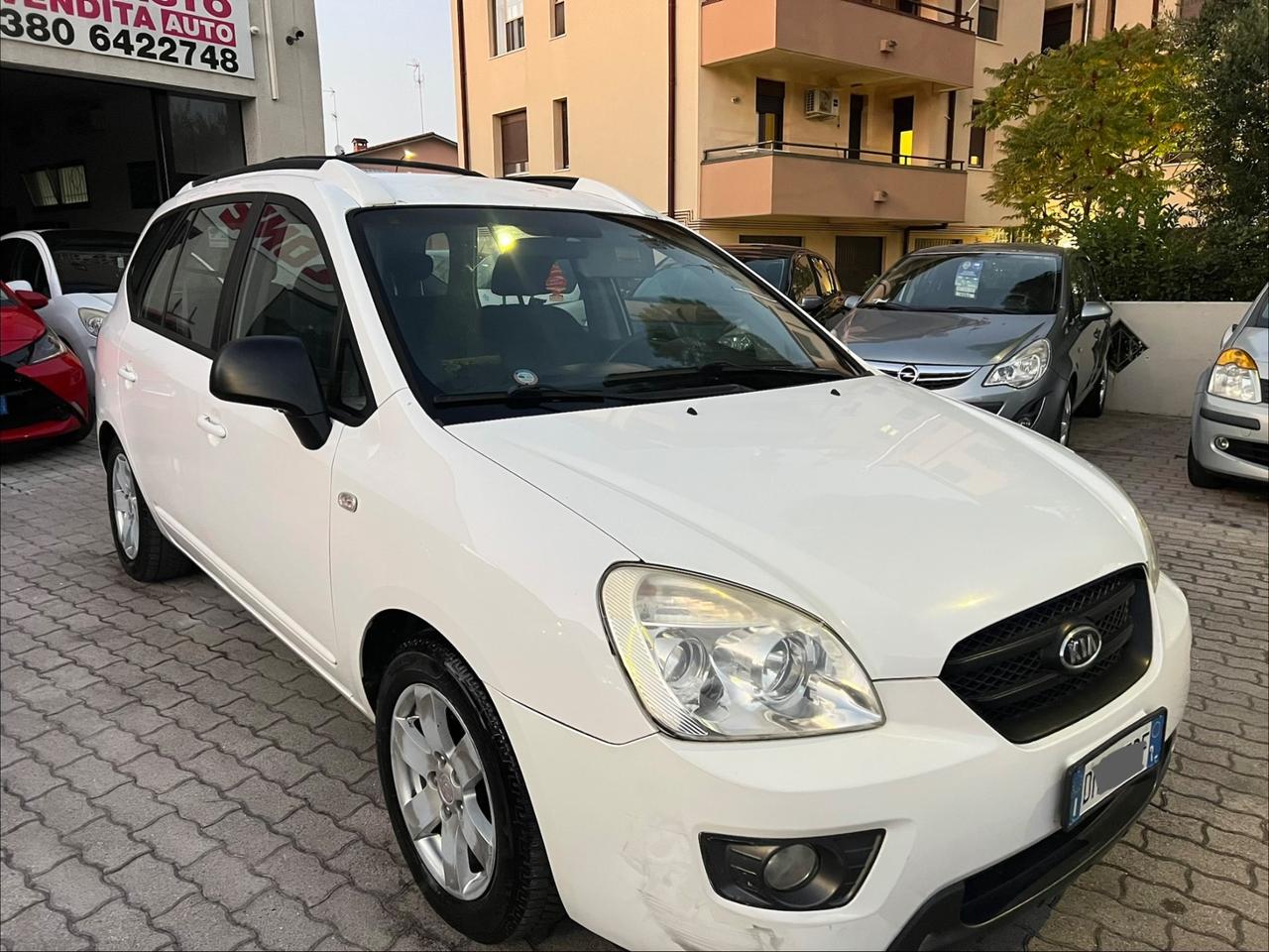 Kia Carens 2.0 con GPL CVVT LX Family