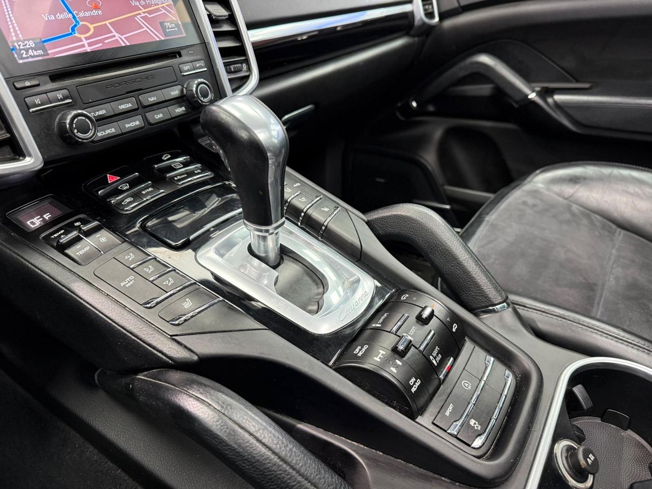 Porsche Cayenne 4.1 S DIESEL PLATINUM EDITION (598)