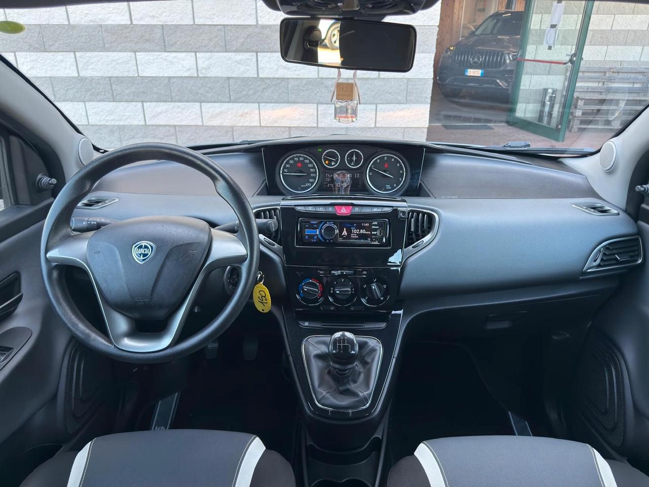 Lancia Ypsilon 1.2 69 CV 5 porte Silver