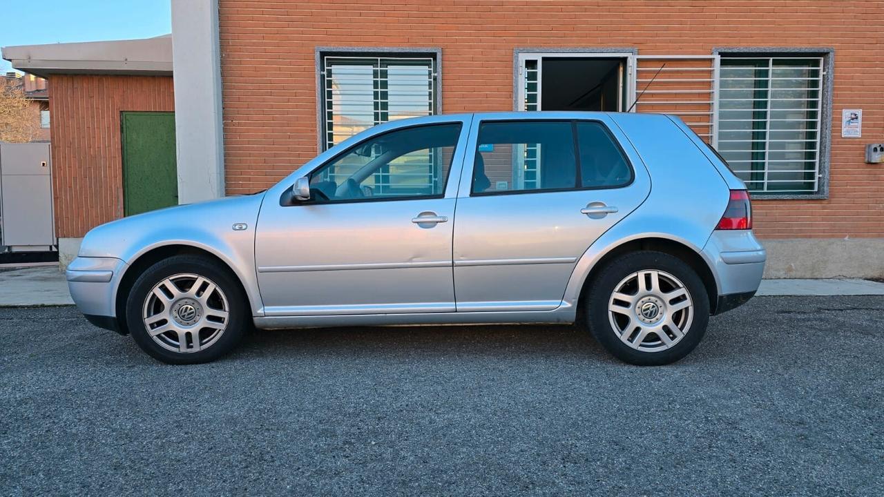 Volkswagen Golf 1.6 16V cat 5 porte Highline