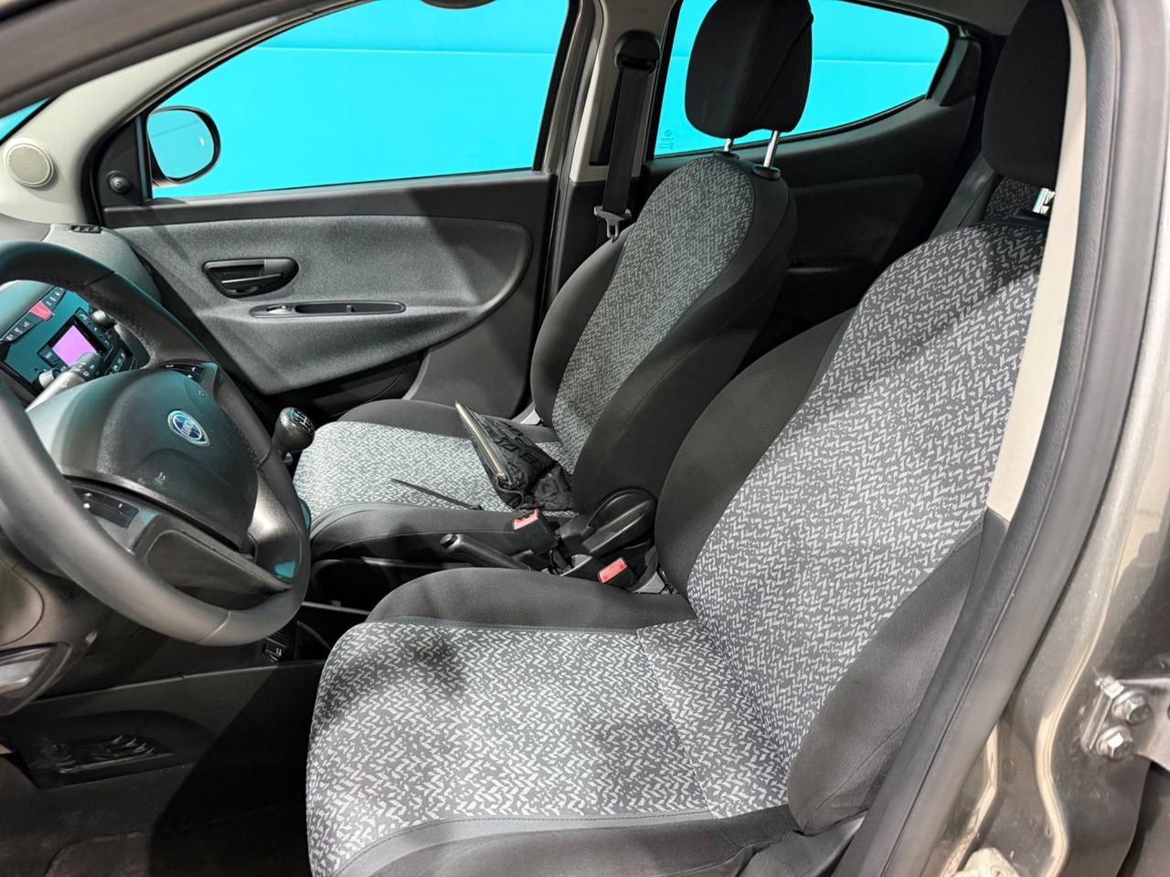Lancia Ypsilon 1.0 FireFly 5 porte S&S Hybrid Ecochic Silver