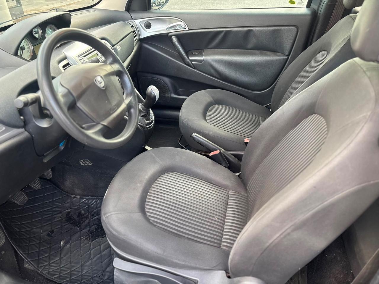 Lancia Ypsilon 1.3 MJT 75 CV Argento