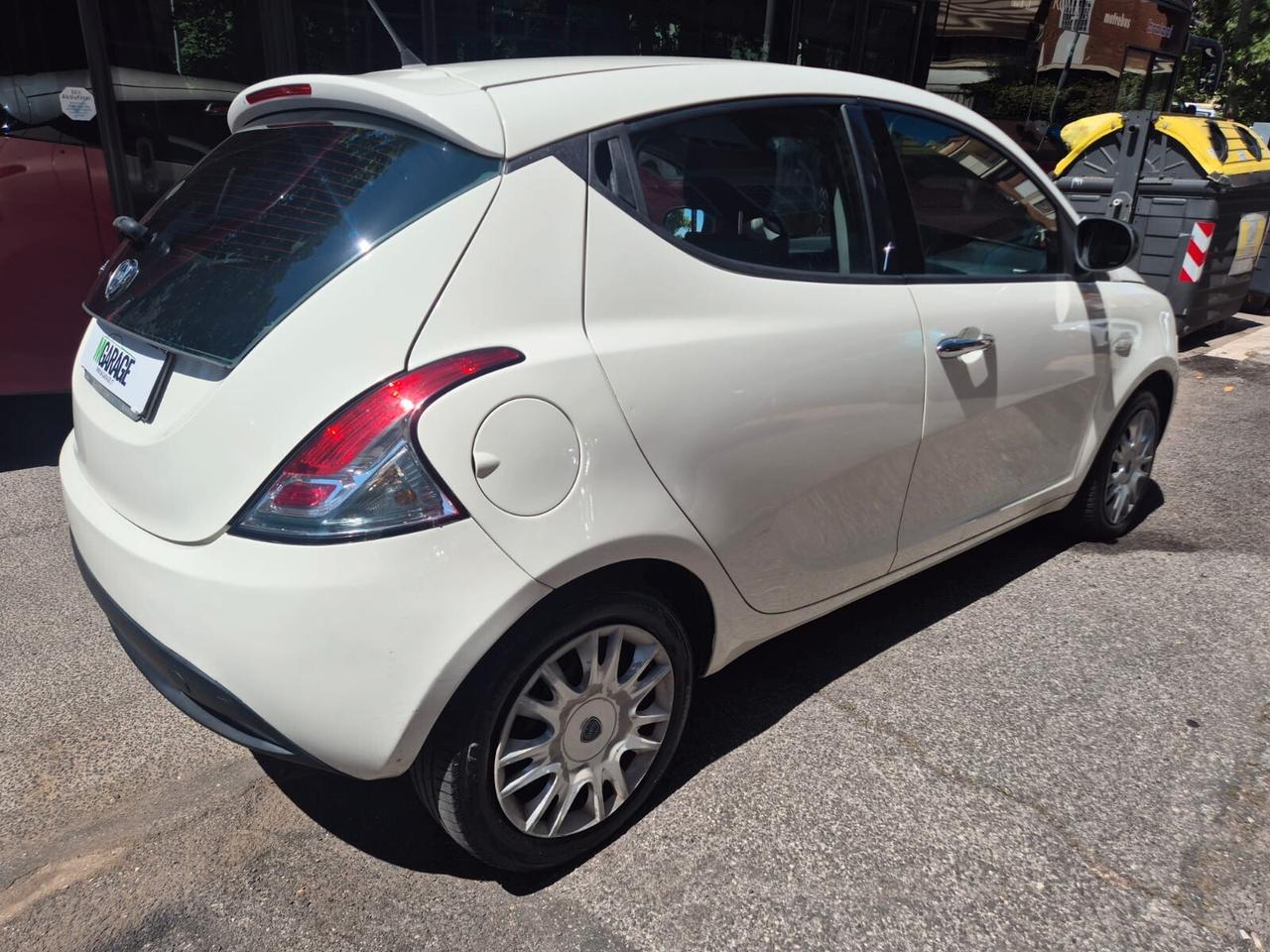 Lancia Ypsilon 1.2 69 CV Unyca