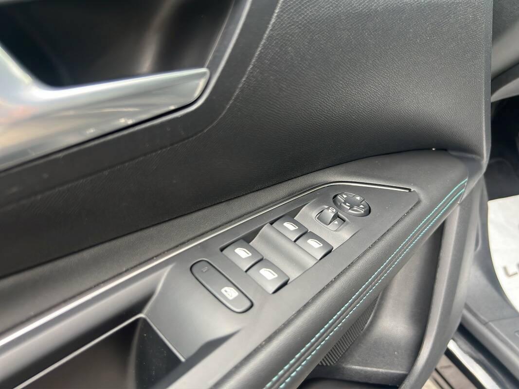 Peugeot 3008 II 1.5 bluehdi Allure Pack s&s 130cv eat8 Con NAV.