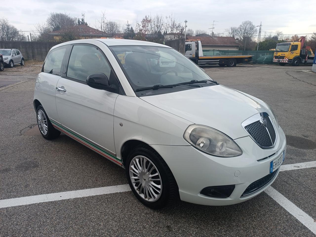 Lancia Ypsilon 1.2 69 CV Unyca