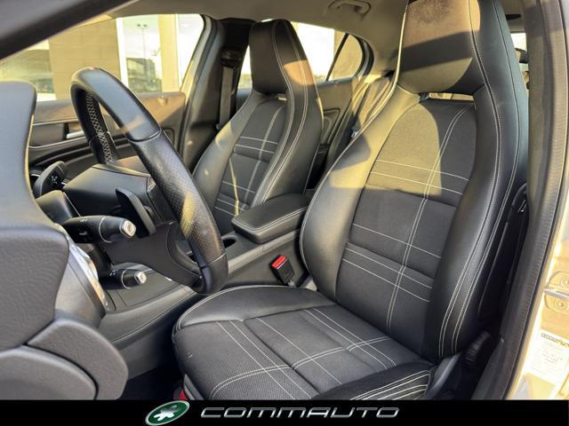 MERCEDES-BENZ GLA 200 d Automatic 4Matic Sport